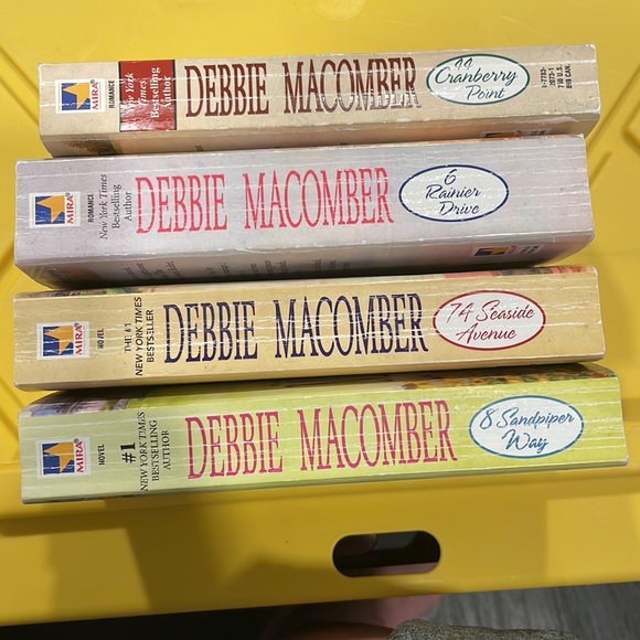 Lot of 4 Debbie Macomber Cedar Cove Series 🌸Bundle your likes and save🌸 - Picture 11 of 11